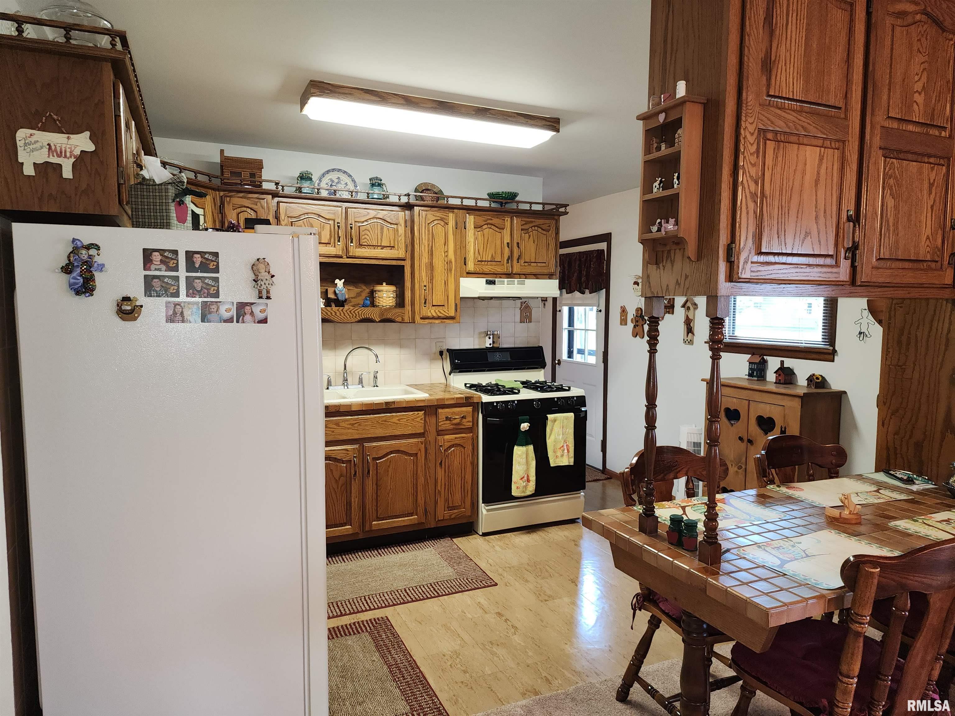 503 Northeast 1st Street Atlanta, IL 61723 - Photo 11 of 25