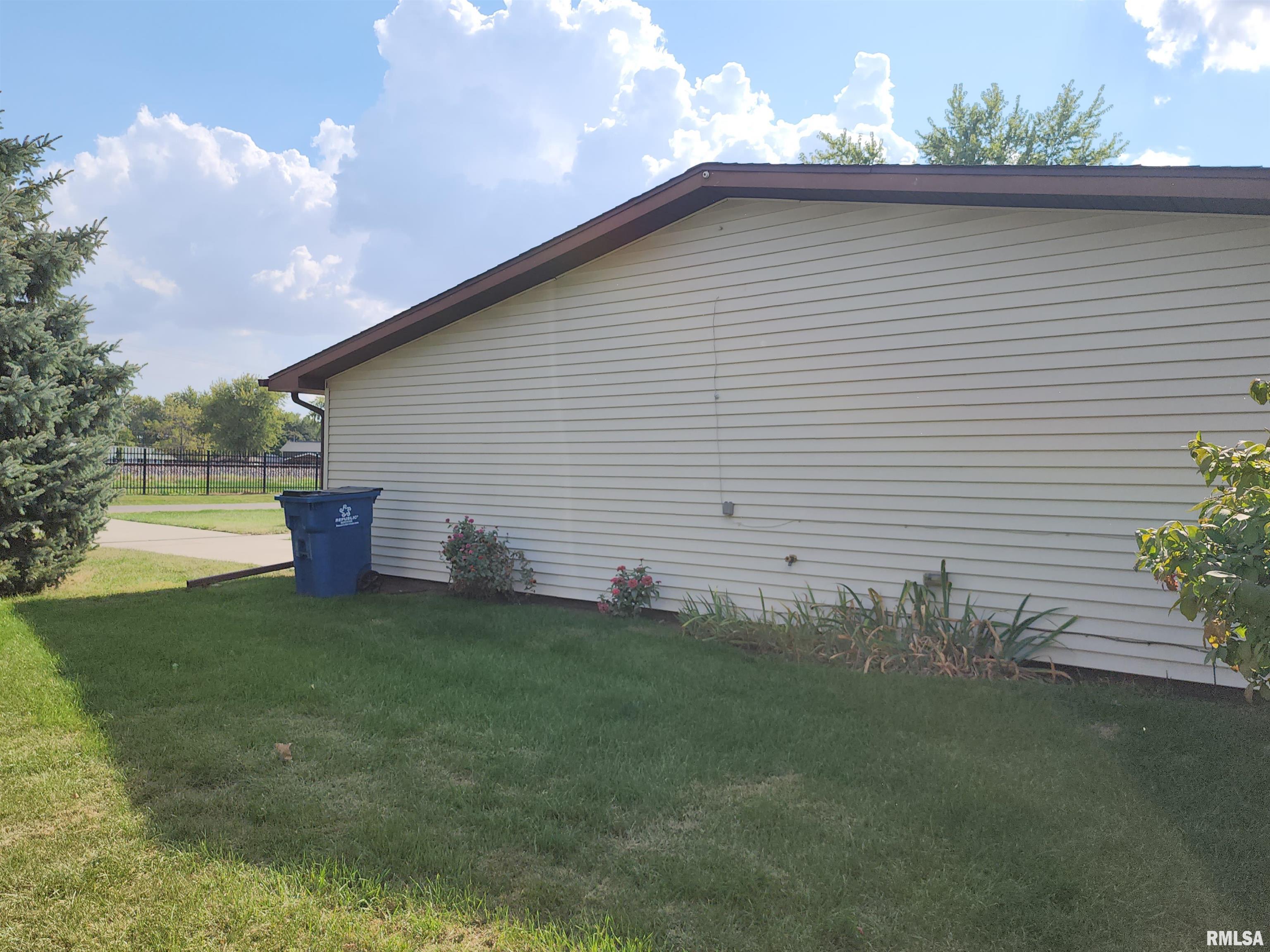 503 Northeast 1st Street Atlanta, IL 61723 - Photo 23 of 25