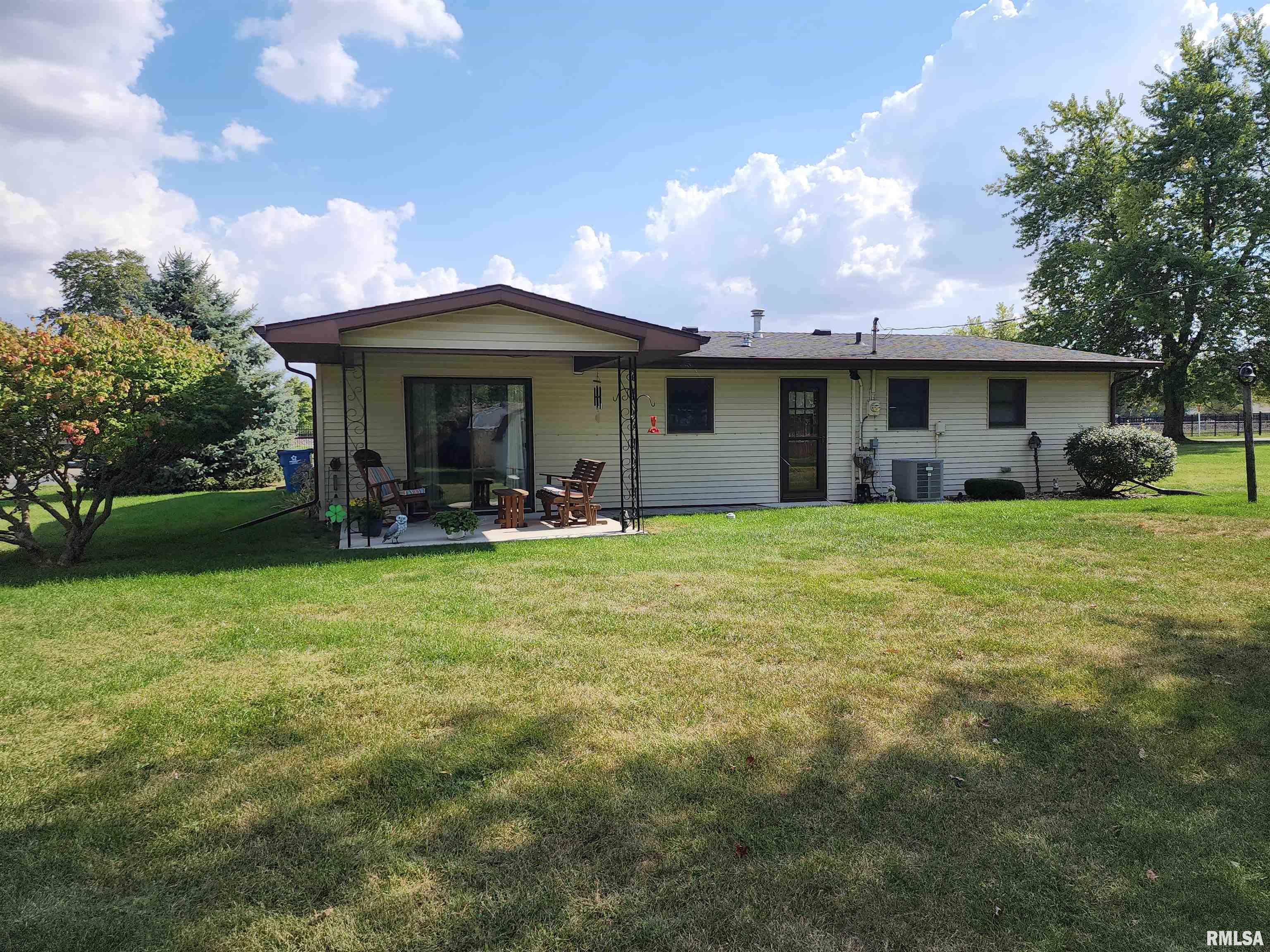 503 Northeast 1st Street Atlanta, IL 61723 - Photo 4 of 25