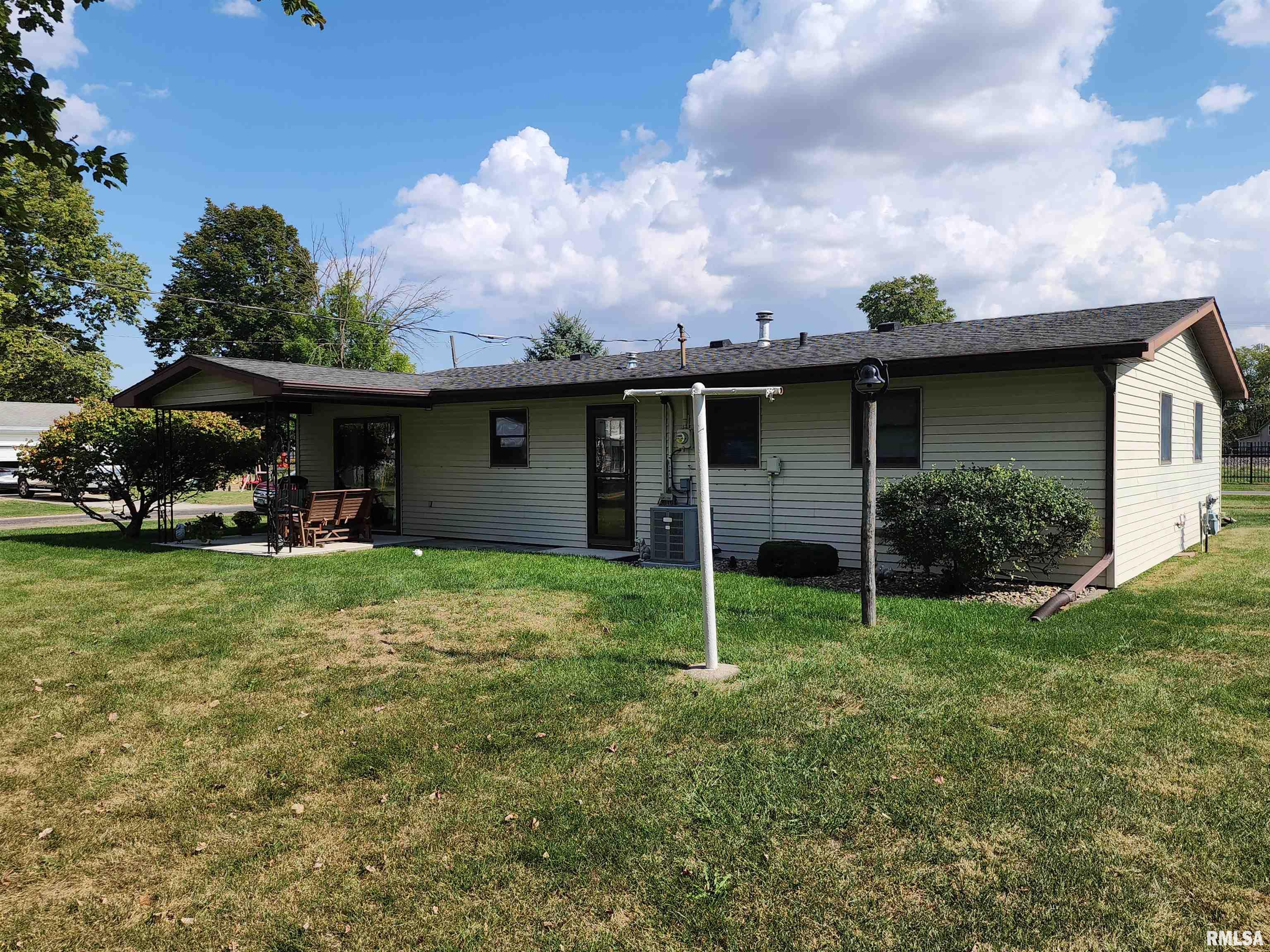 503 Northeast 1st Street Atlanta, IL 61723 - Photo 5 of 25