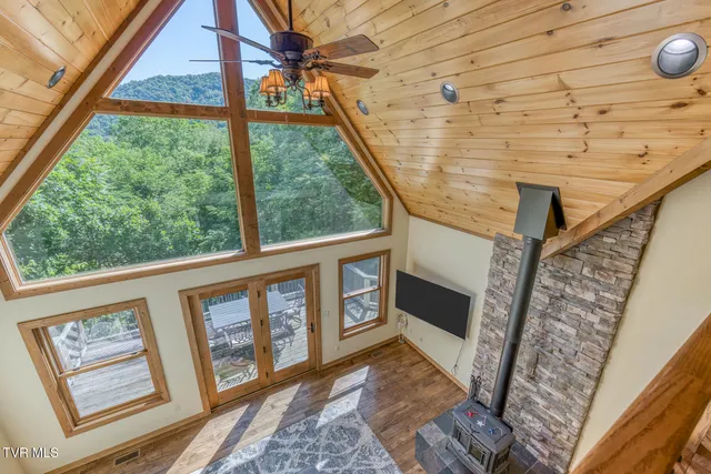 $889,000 | 410 Eagle Ridge Road, Roan Mountain, TN 37687