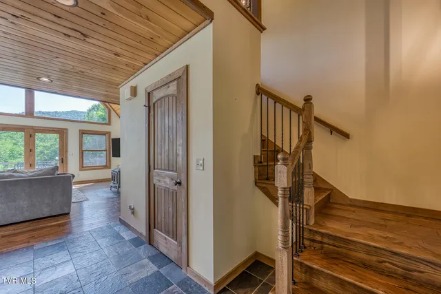 $889,000 | 410 Eagle Ridge Road, Roan Mountain, TN 37687