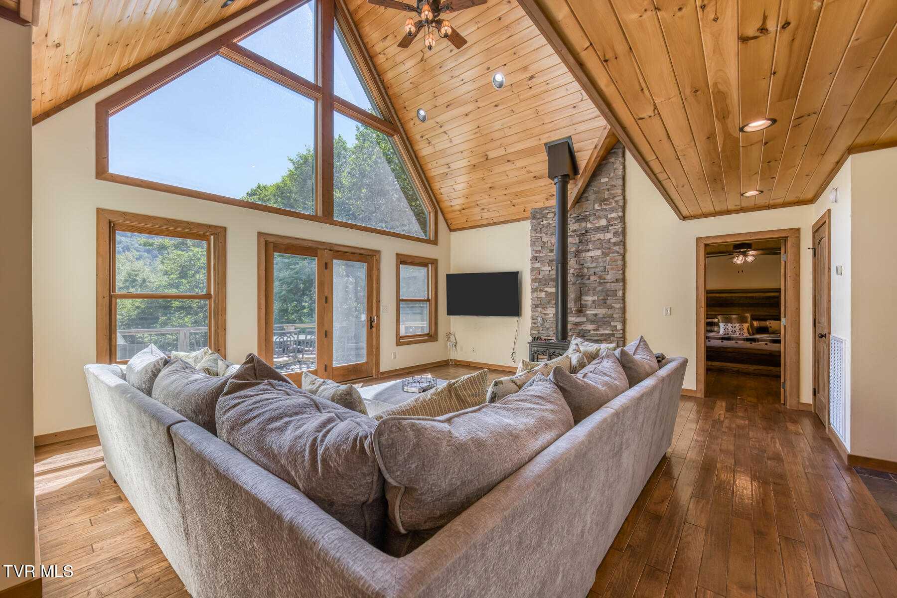 410 Eagle Ridge Road Roan Mountain, TN 37687 - Photo 4 of 89 410 Eagle Ridge Rd-18