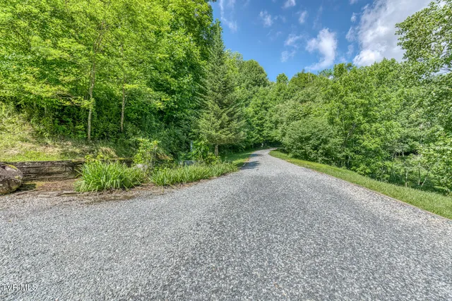 $889,000 | 410 Eagle Ridge Road, Roan Mountain, TN 37687