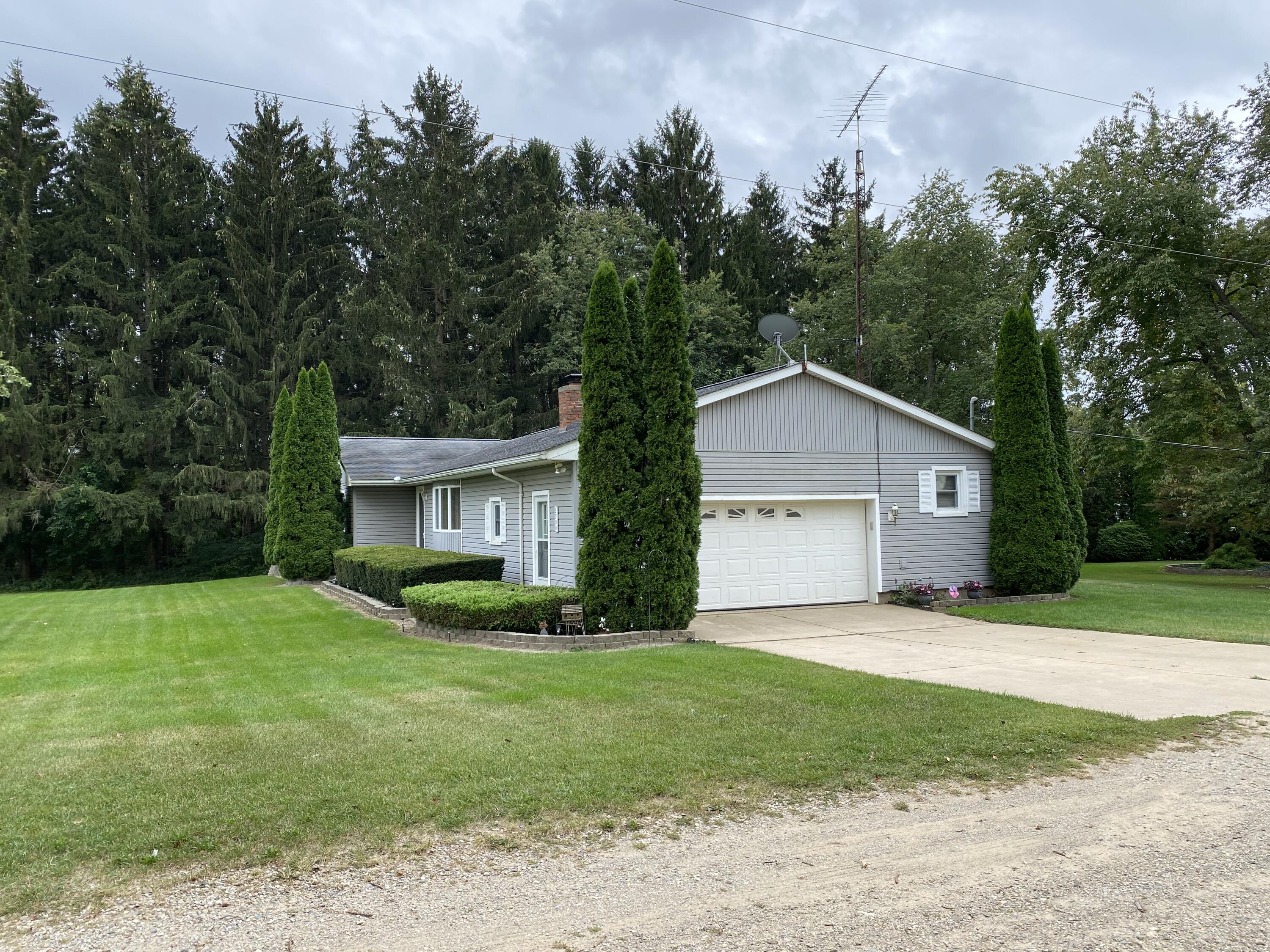 3900 Abbott Road Reading, MI 49274 - Photo 1 of 47 3900 Abbott (47)