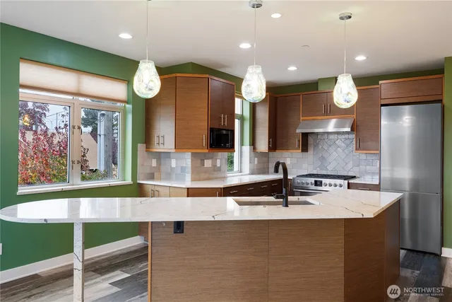 $7,500 | 2731 Boylston Avenue East, Unit 300, Seattle, WA 98102