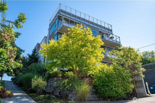 $7,500 | 2731 Boylston Avenue East, Unit 300, Seattle, WA 98102