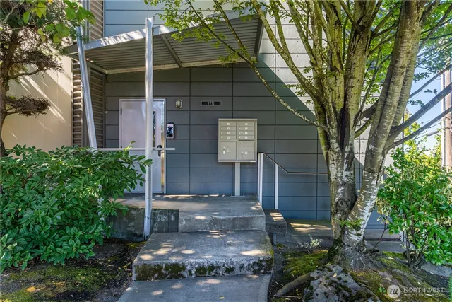 $7,500 | 2731 Boylston Avenue East, Unit 300, Seattle, WA 98102