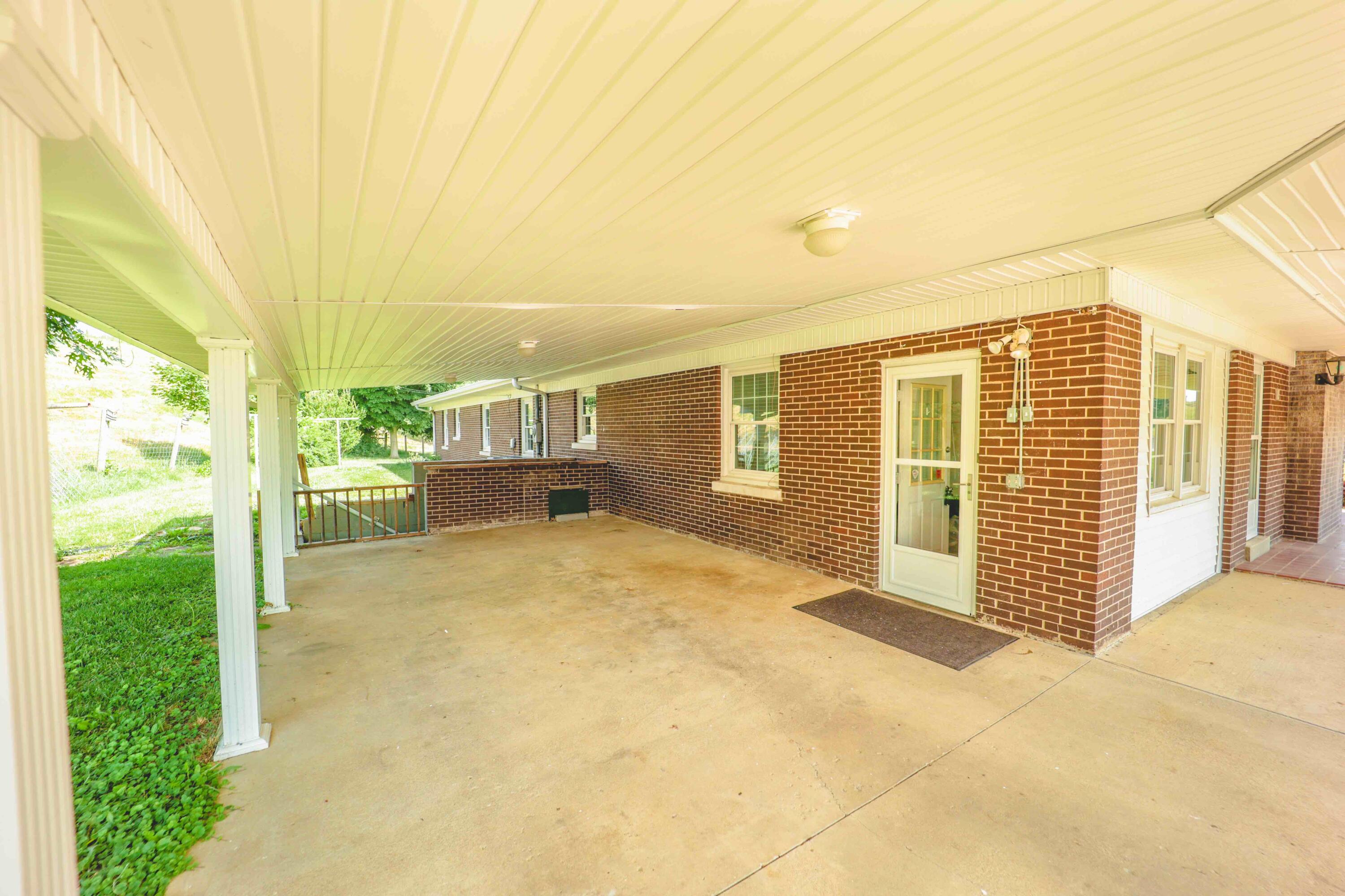1685 Lexington Road Lancaster, KY 40444 - Photo 23 of 81 carport