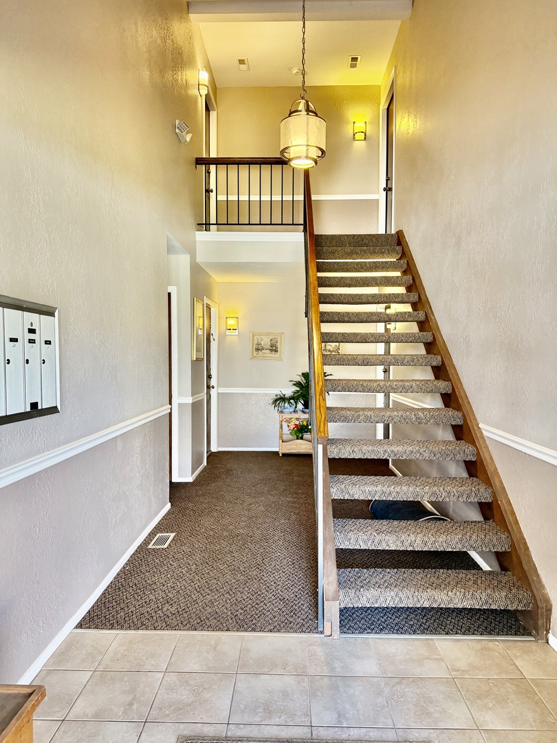1053 Scanlon Drive, Unit A1 Wheeling, IL 60090 - Photo 3 of 20