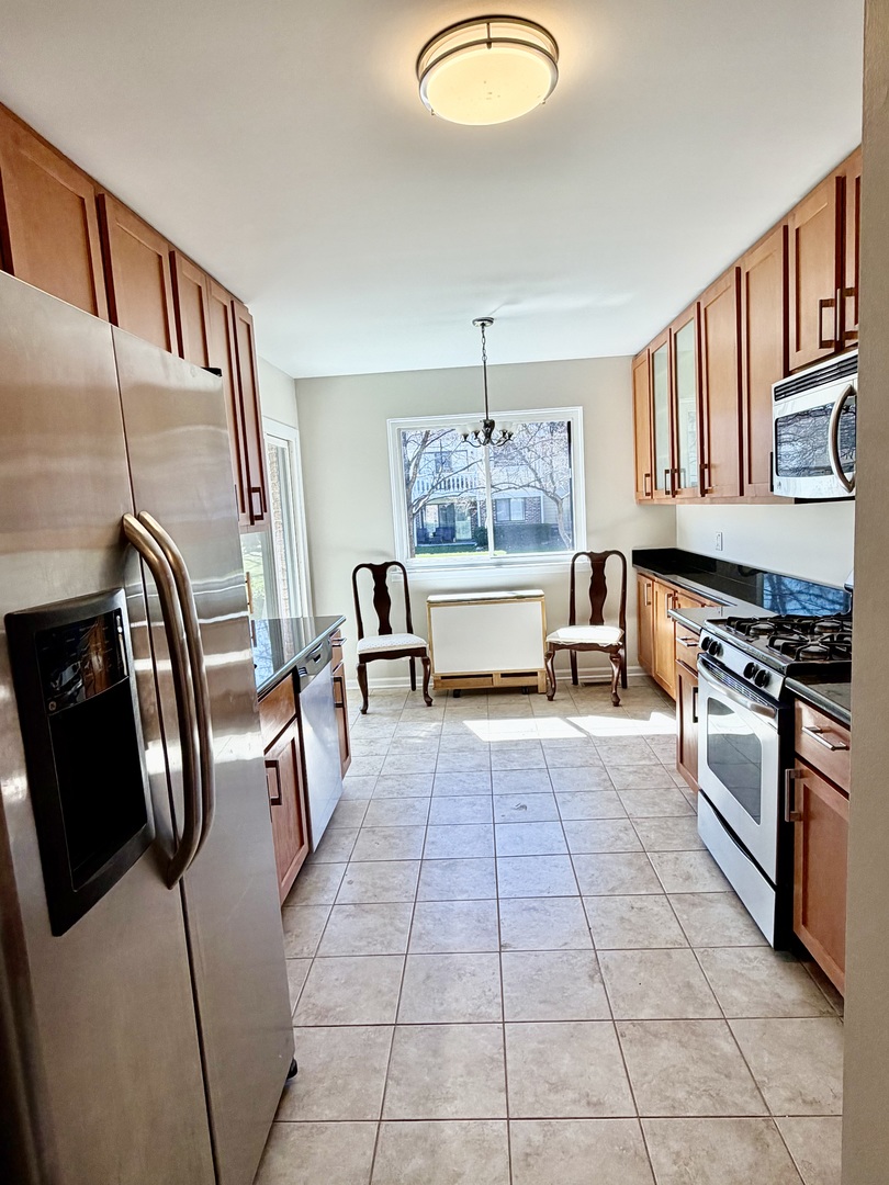 1053 Scanlon Drive, Unit A1 Wheeling, IL 60090 - Photo 6 of 20