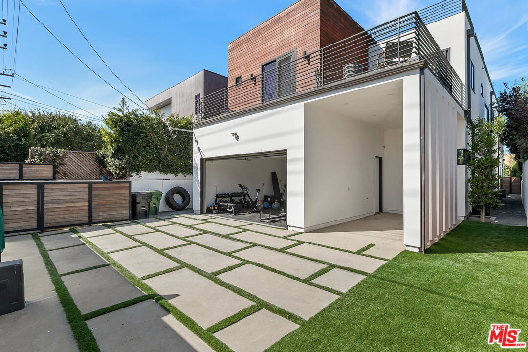 1060 Palms Boulevard Venice, CA 90291 - Photo 15 of 29 a view of house with yard