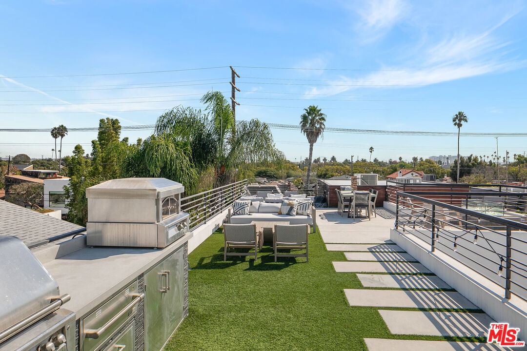 1060 Palms Boulevard Venice, CA 90291 - Photo 27 of 29 a picture of a city view