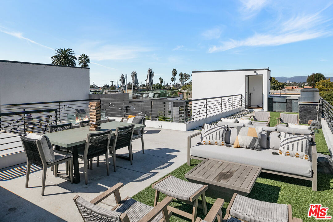 1060 Palms Boulevard Venice, CA 90291 - Photo 28 of 29 a view of a terrace with furniture