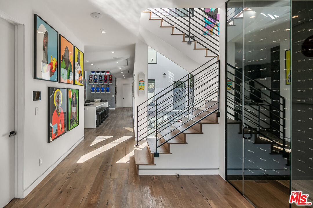 1060 Palms Boulevard Venice, CA 90291 - Photo 5 of 29 a view of entryway