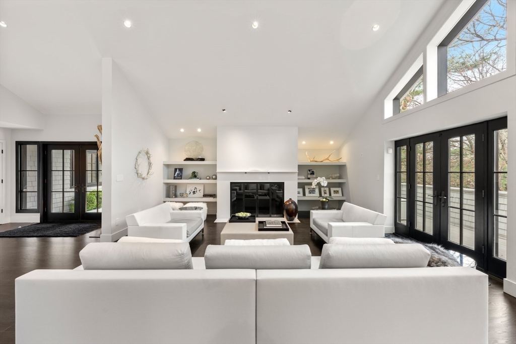 44 Meadowbrook Road Weston, MA 02493 - Photo 4 of 42 Gallery Image 4