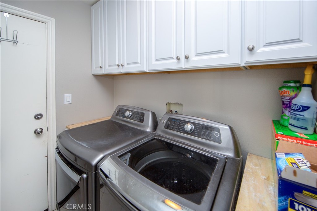 25313 Rolling Greens Way Saugus, CA 91350 - Photo 16 of 28 a utility room with dryer and washer