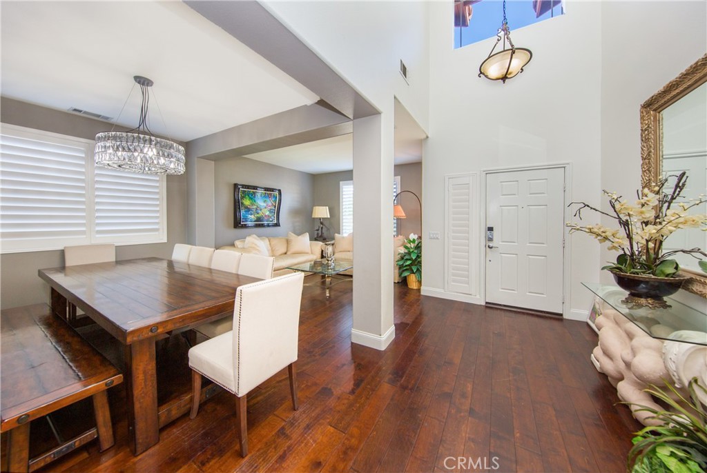 25313 Rolling Greens Way Saugus, CA 91350 - Photo 5 of 28 a living room with furniture a dining table and a potted plant