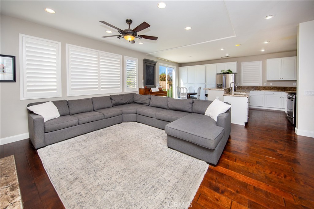 25313 Rolling Greens Way Saugus, CA 91350 - Photo 10 of 28 a living room with furniture and a large window