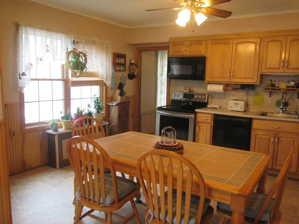 119 Ridgewood Avenue Holyoke, MA 01040 - Photo 8 of 28 Gallery Image 8