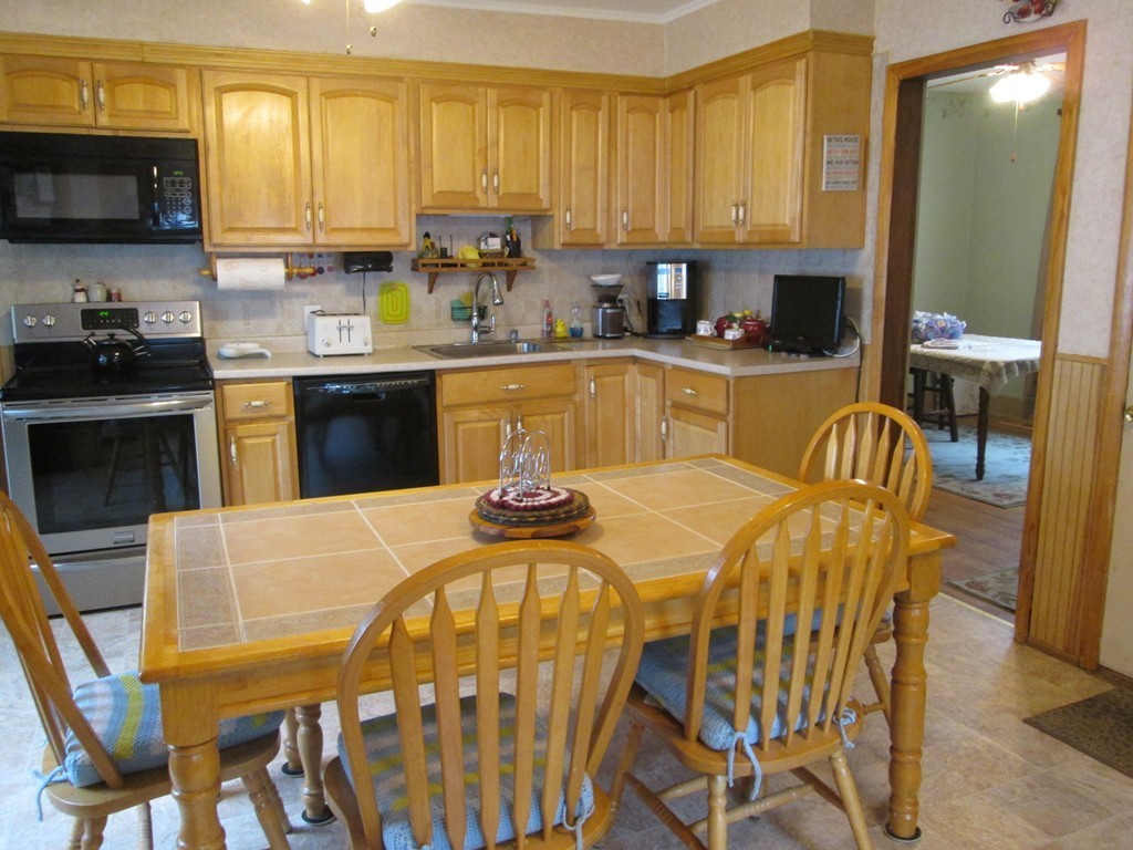 119 Ridgewood Avenue Holyoke, MA 01040 - Photo 9 of 28 Gallery Image 9