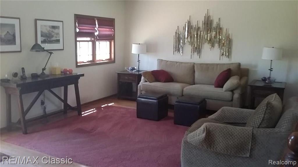 565 Grace Avenue Rochester Hills, MI 48307 - Photo 11 of 55