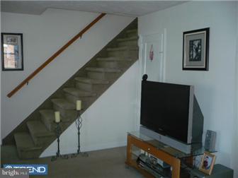 629 Stanbridge Road Morton, PA 19070 - Photo 2 of 12 Living Room