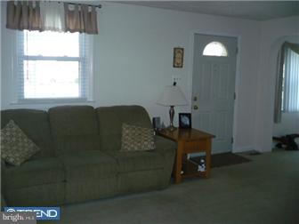 629 Stanbridge Road Morton, PA 19070 - Photo 3 of 12 Living Room