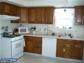 629 Stanbridge Road Morton, PA 19070 - Photo 5 of 12 Kitchen
