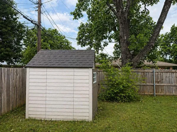 $2,200 | 812 Irwin Drive, Hurst, TX 76053