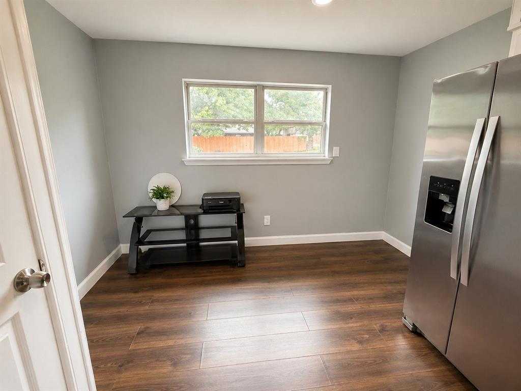 812 Irwin Drive Hurst, TX 76053 - Photo 5 of 16
