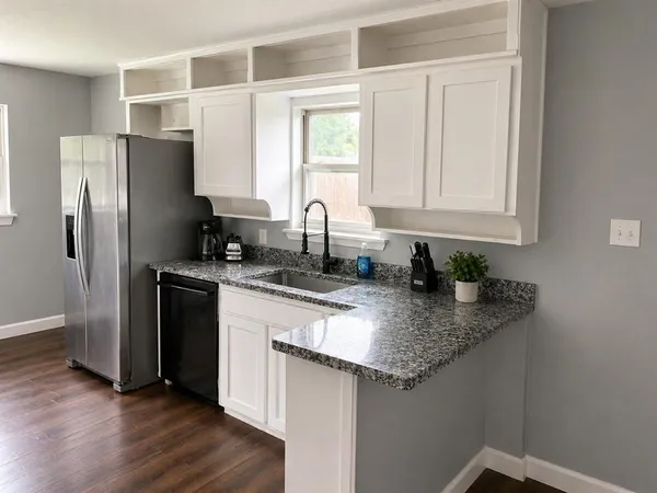 $2,200 | 812 Irwin Drive, Hurst, TX 76053