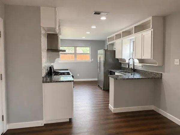 $2,200 | 812 Irwin Drive, Hurst, TX 76053