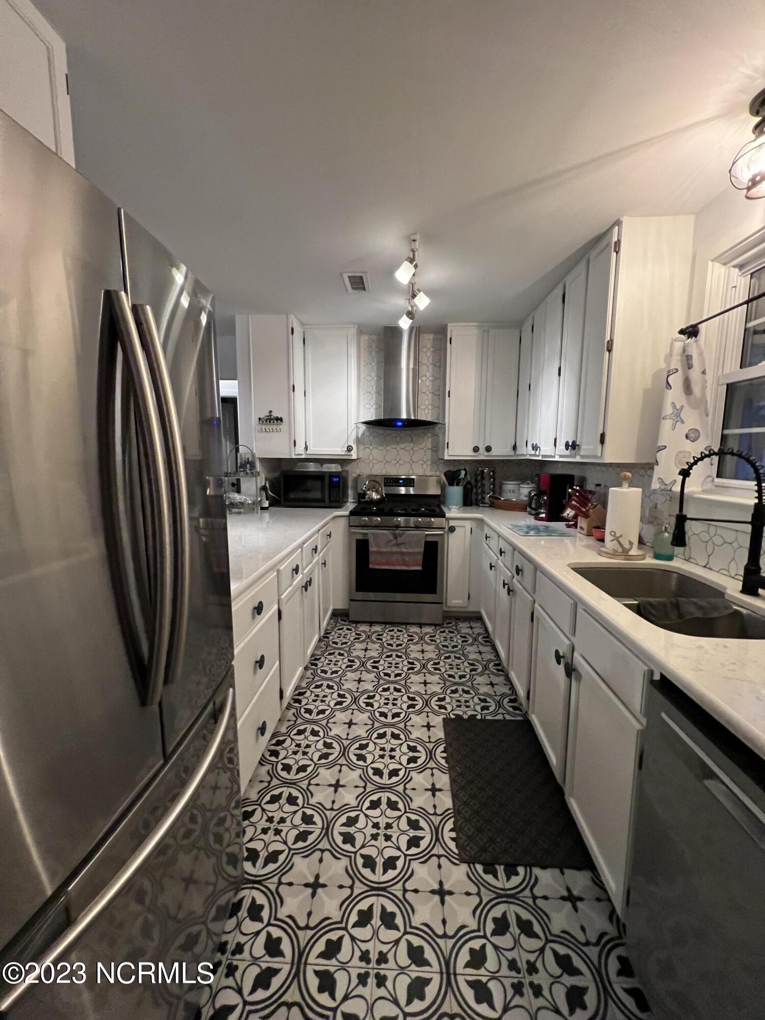 167 Nixons Beach Road Edenton, NC 27932 - Photo 2 of 6 Cottage kitchen