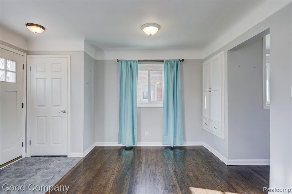 1303 Sycamore Drive Rochester, MI 48307 - Photo 10 of 53