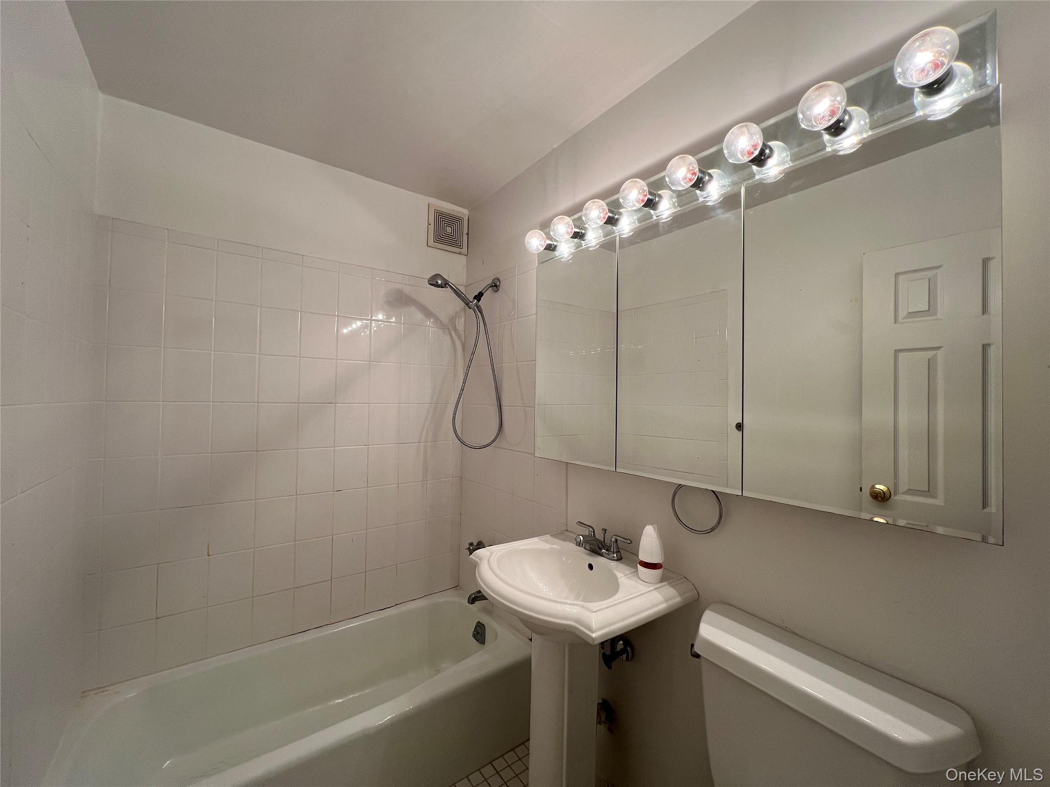 70 Barker Street, Unit 705 Mount Kisco, NY 10549 - Photo 7 of 10