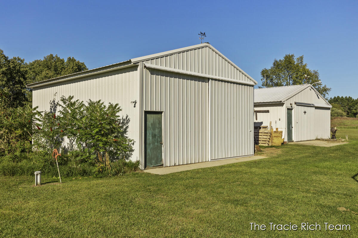656 20 Mile Road Barryton, MI 49305 - Photo 40 of 55 IMG_1036