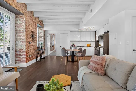 $800,000 | 515 North Washington Street, Unit 105, Alexandria, VA 22314