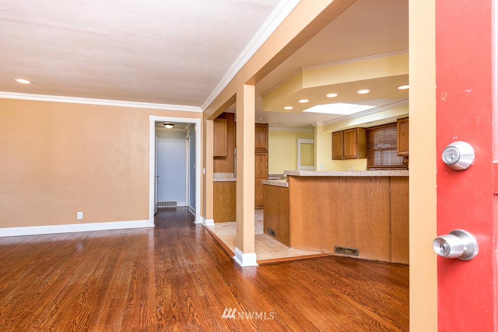 8229 230th Street Southwest Edmonds, WA 98026 - Photo 3 of 25 Gallery Image 3