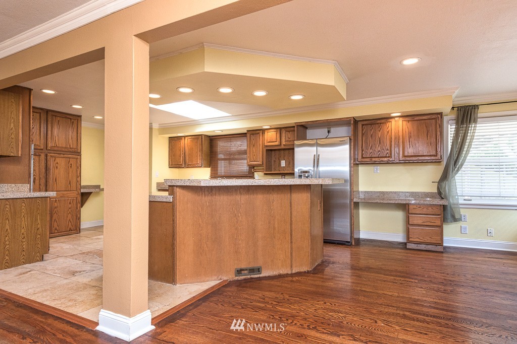 8229 230th Street Southwest Edmonds, WA 98026 - Photo 5 of 25 Gallery Image 5