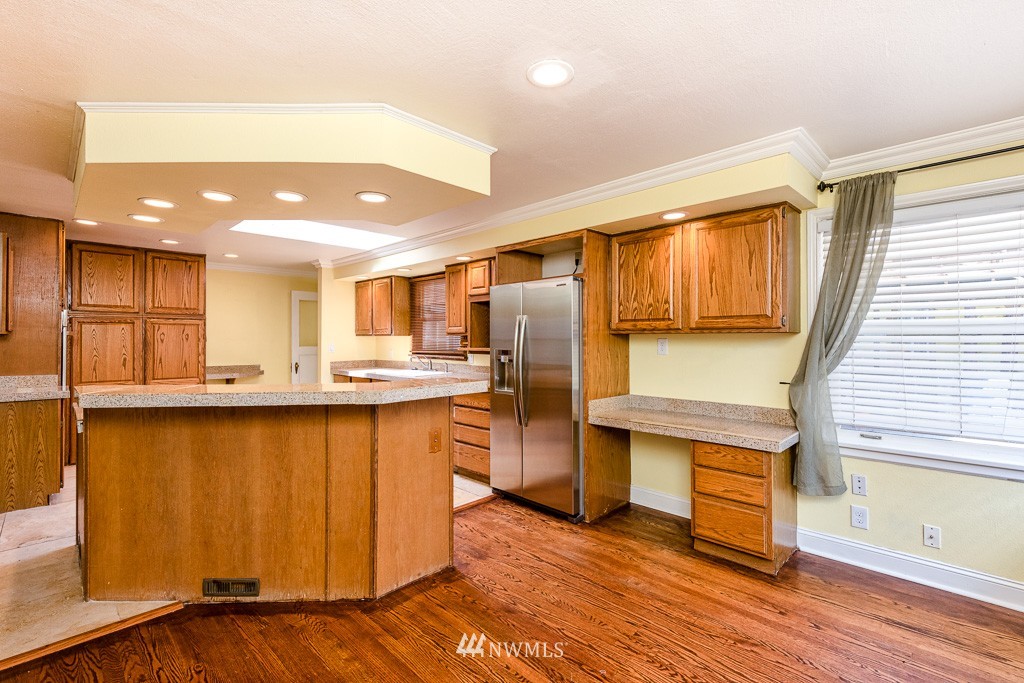 8229 230th Street Southwest Edmonds, WA 98026 - Photo 6 of 25 Gallery Image 6