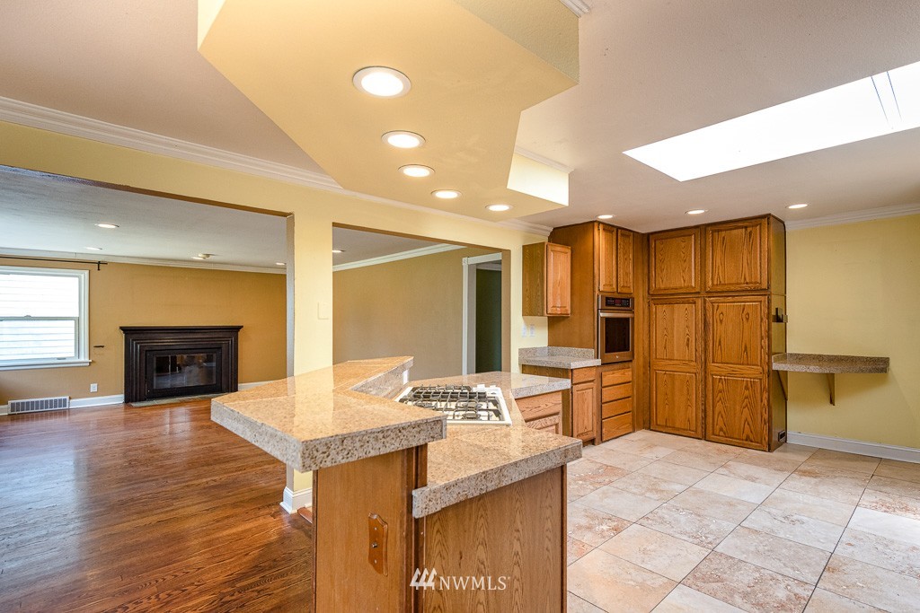 8229 230th Street Southwest Edmonds, WA 98026 - Photo 8 of 25 Gallery Image 8