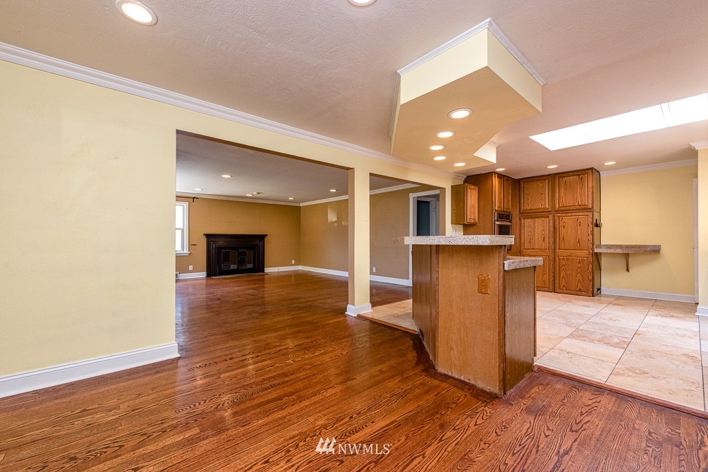 8229 230th Street Southwest Edmonds, WA 98026 - Photo 9 of 25 Gallery Image 9