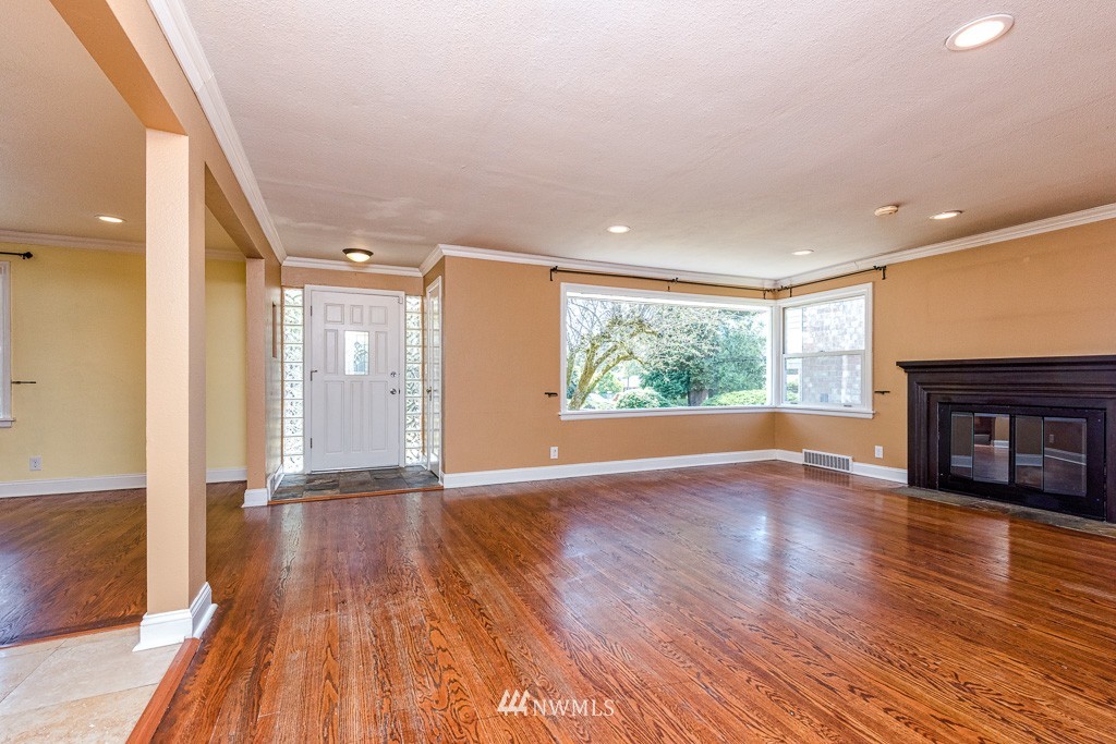 8229 230th Street Southwest Edmonds, WA 98026 - Photo 10 of 25 Gallery Image 10