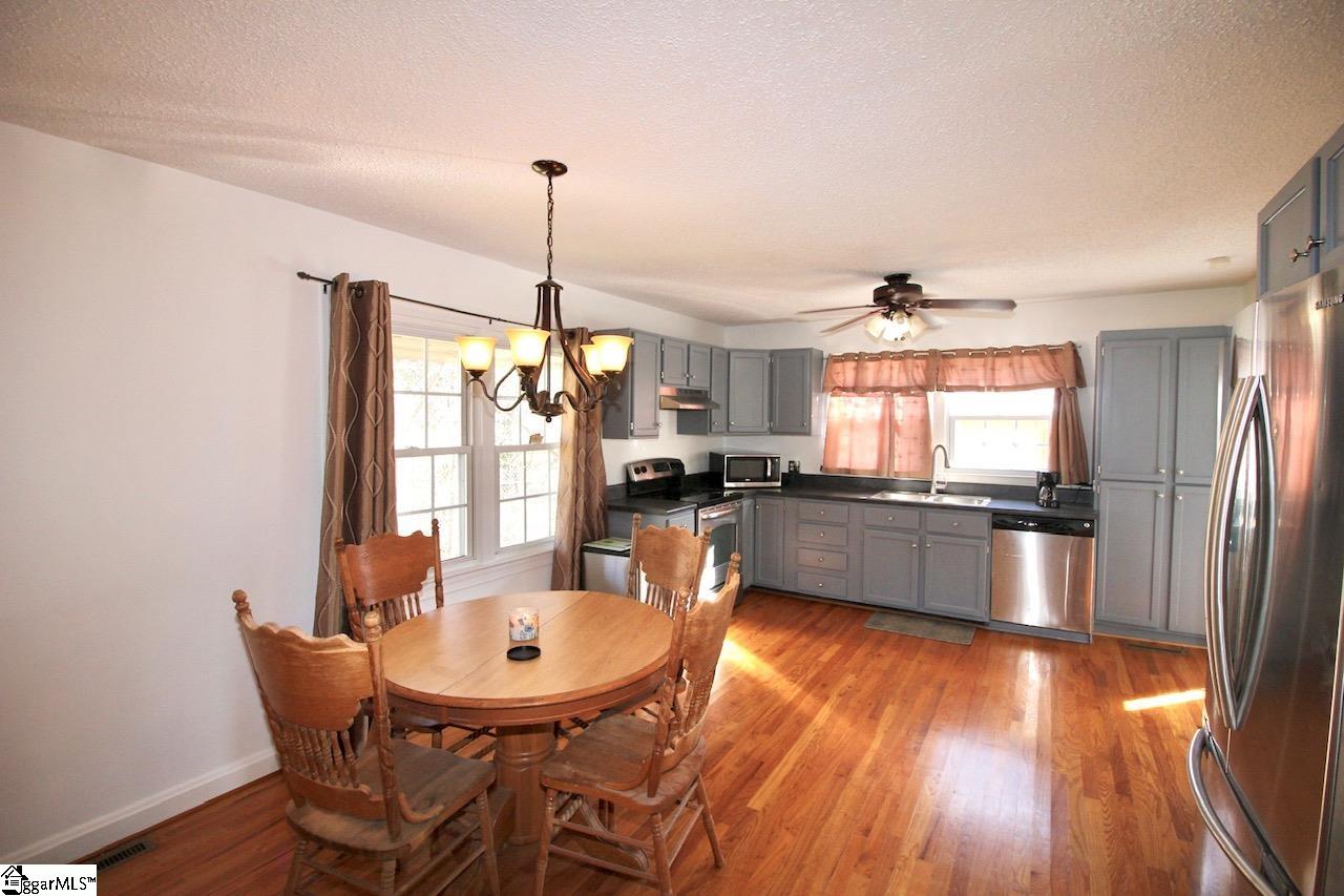 17 Springfield Avenue Greenville, SC 29611 - Photo 11 of 34