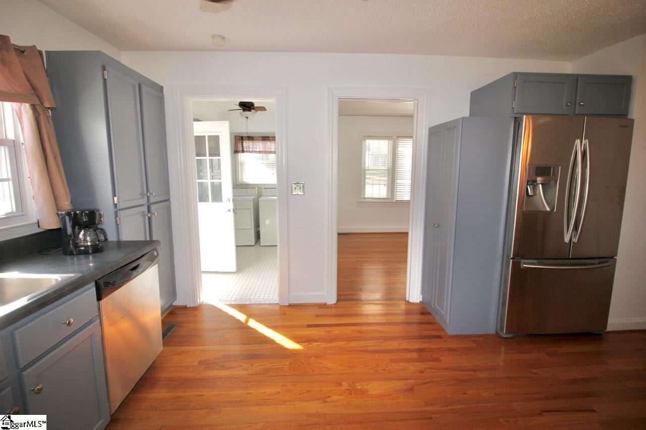 17 Springfield Avenue Greenville, SC 29611 - Photo 12 of 34