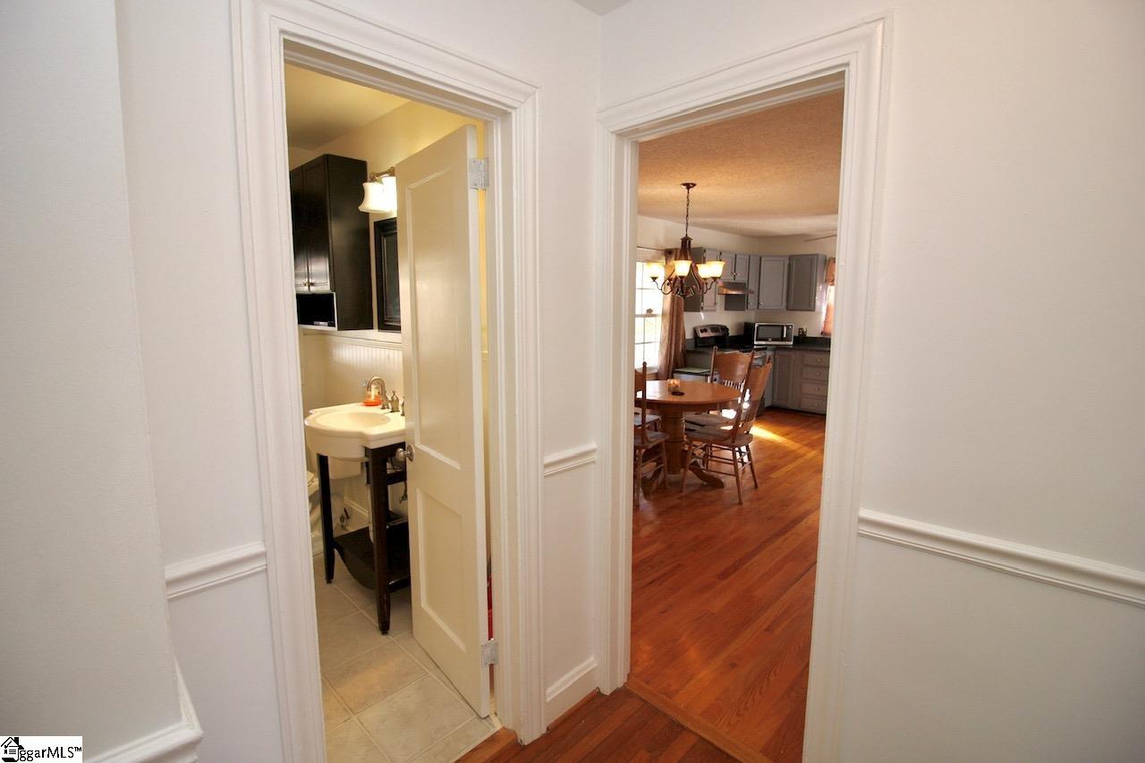 17 Springfield Avenue Greenville, SC 29611 - Photo 20 of 34