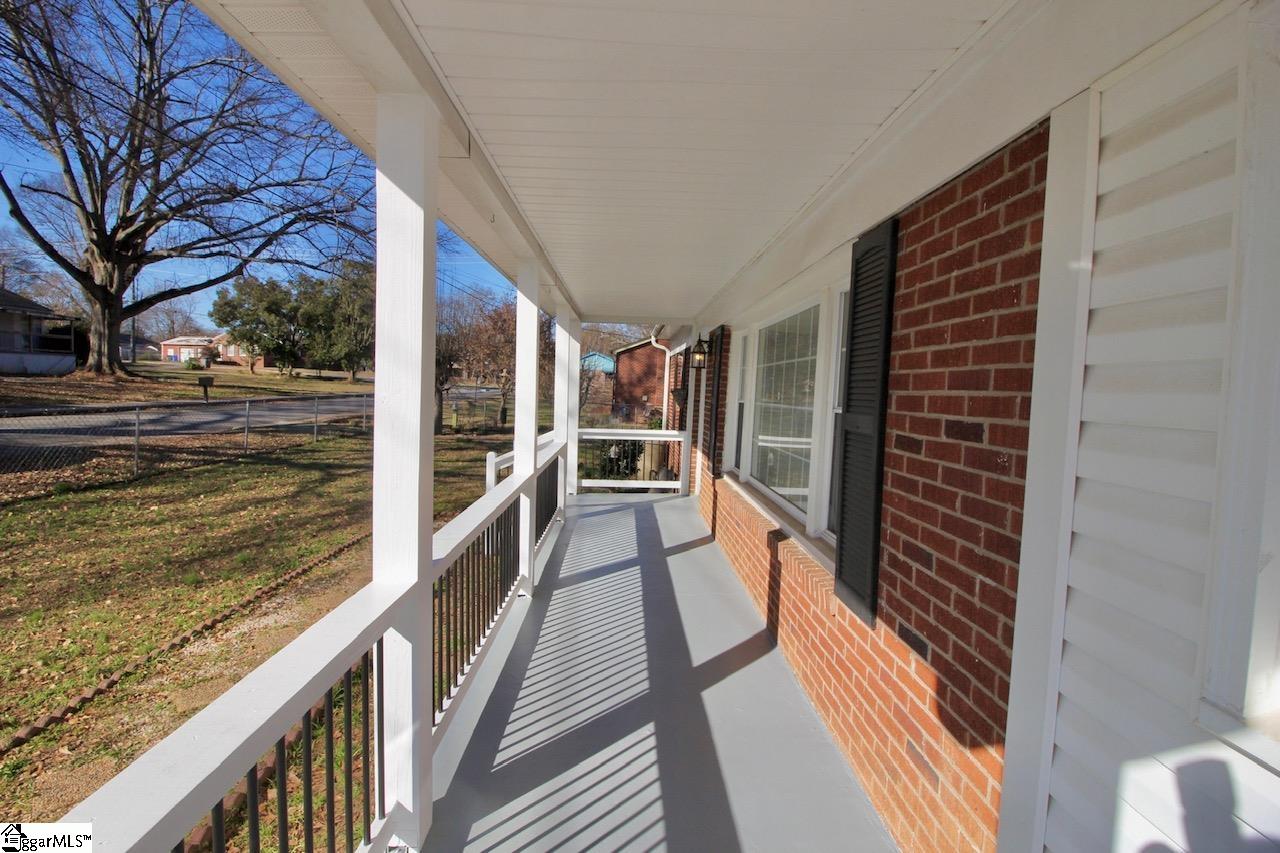 17 Springfield Avenue Greenville, SC 29611 - Photo 2 of 34