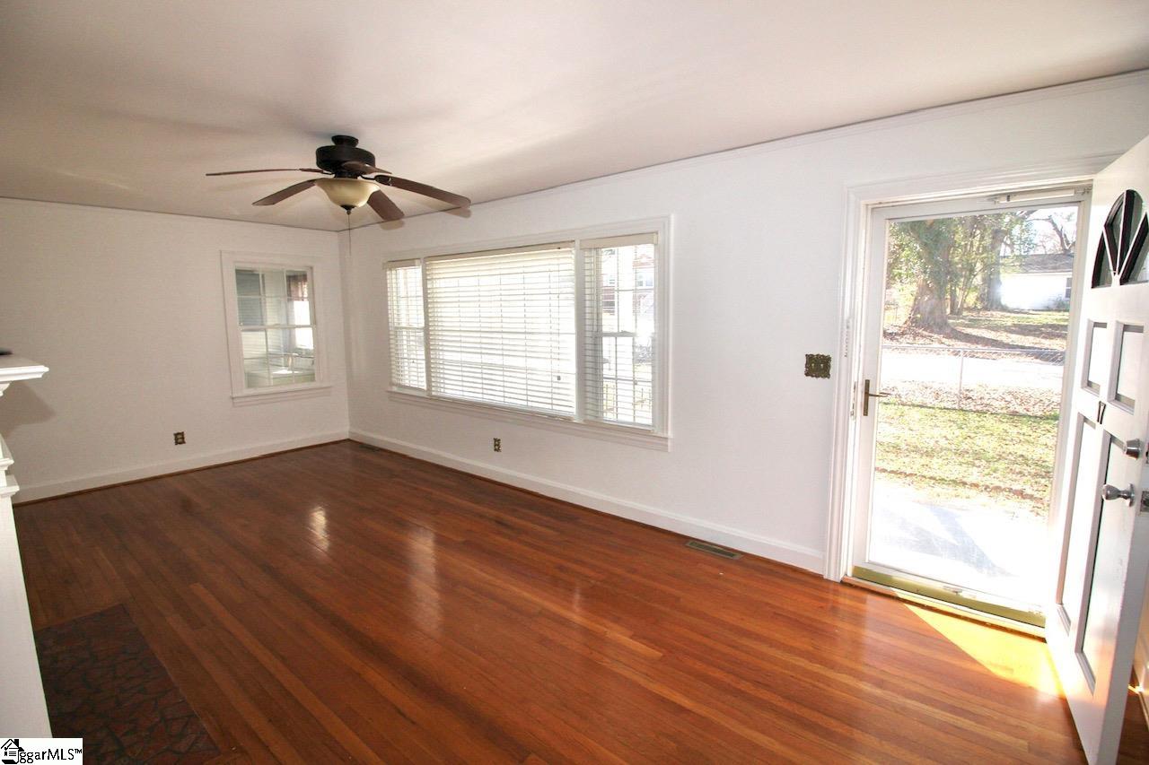 17 Springfield Avenue Greenville, SC 29611 - Photo 3 of 34