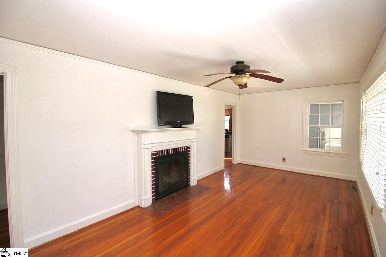 17 Springfield Avenue Greenville, SC 29611 - Photo 5 of 34